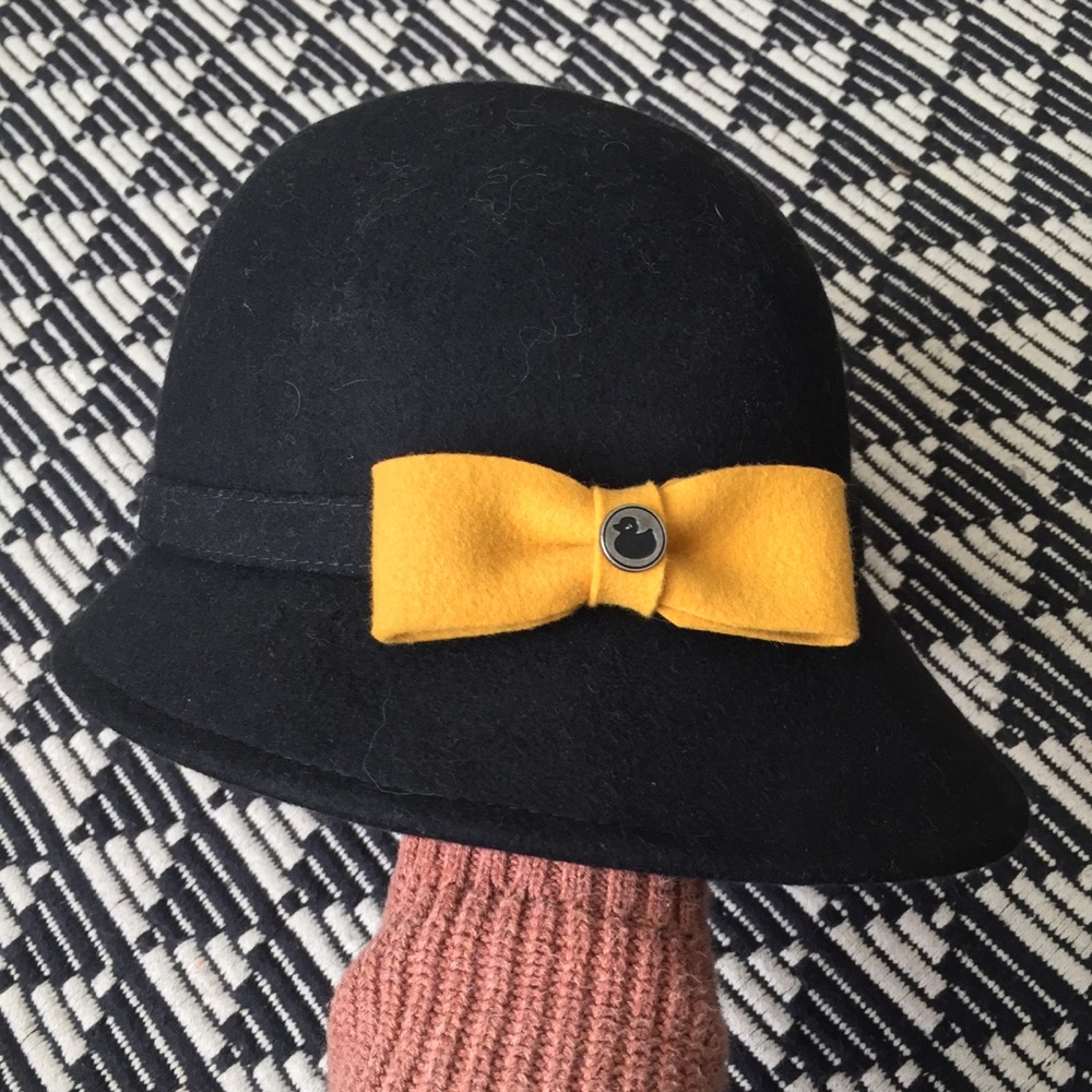 Black Cloche 🦆